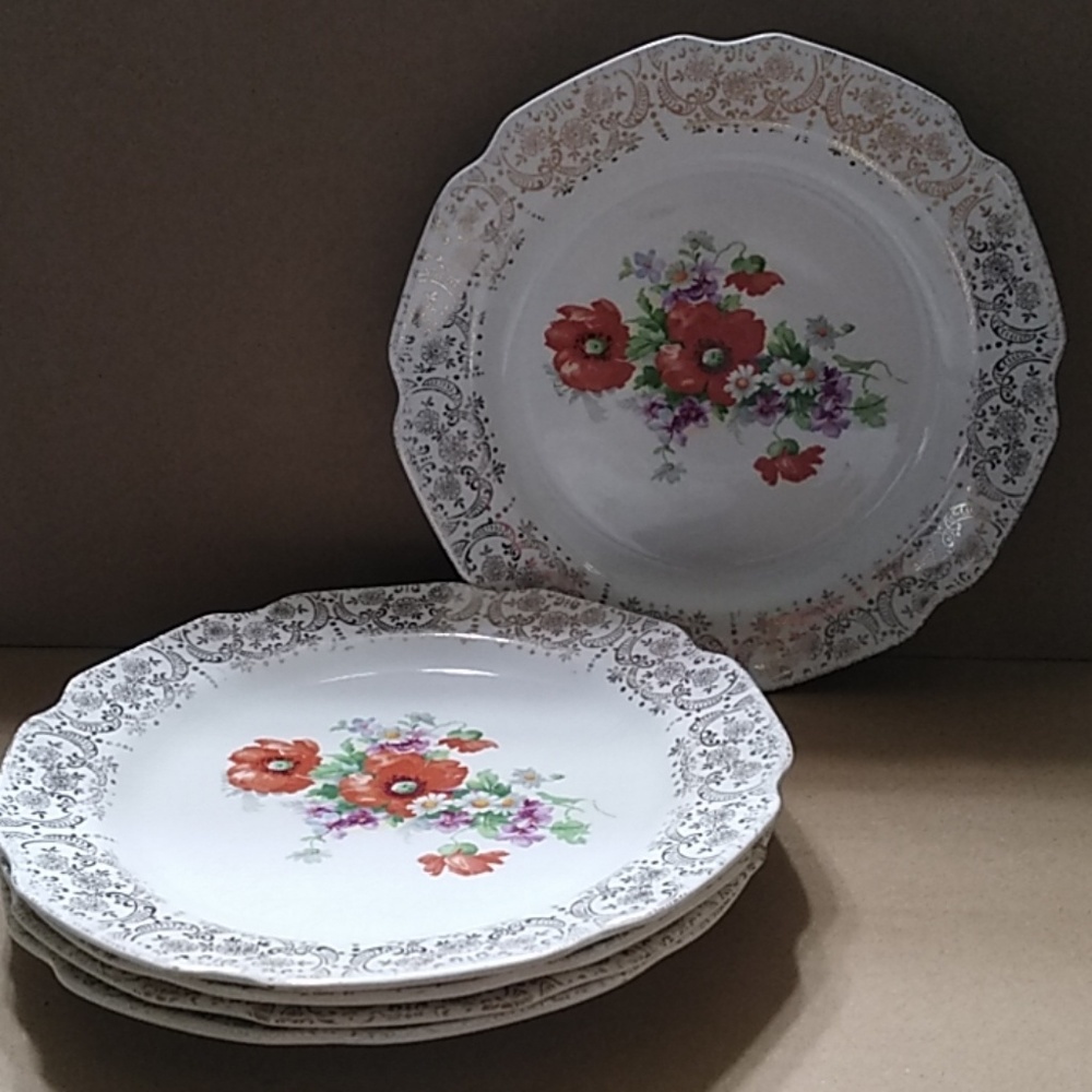 Floral Red Poppy Dinner Plates - Classic White Ceramic Set